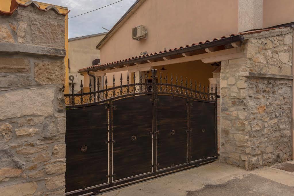 Mimoza Old Town Pula Apartments Екстер'єр фото